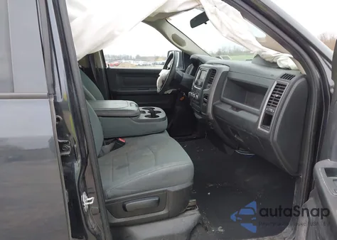 2018 Ram 1500 Express 4X4 6'4 Box из США, поврежденный, VIN 1C6RR7FT0JS198602